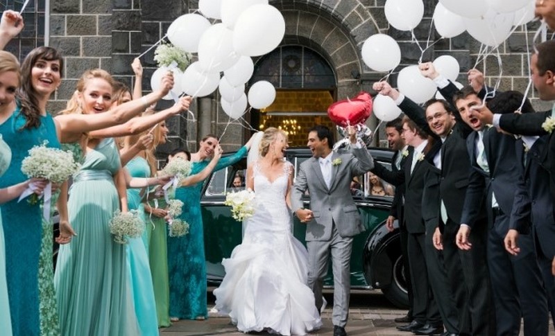 casamento balões para convidados na igreja