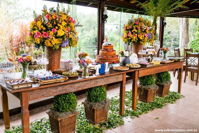 decoração casamento no campo primavera mobiliário de madeira